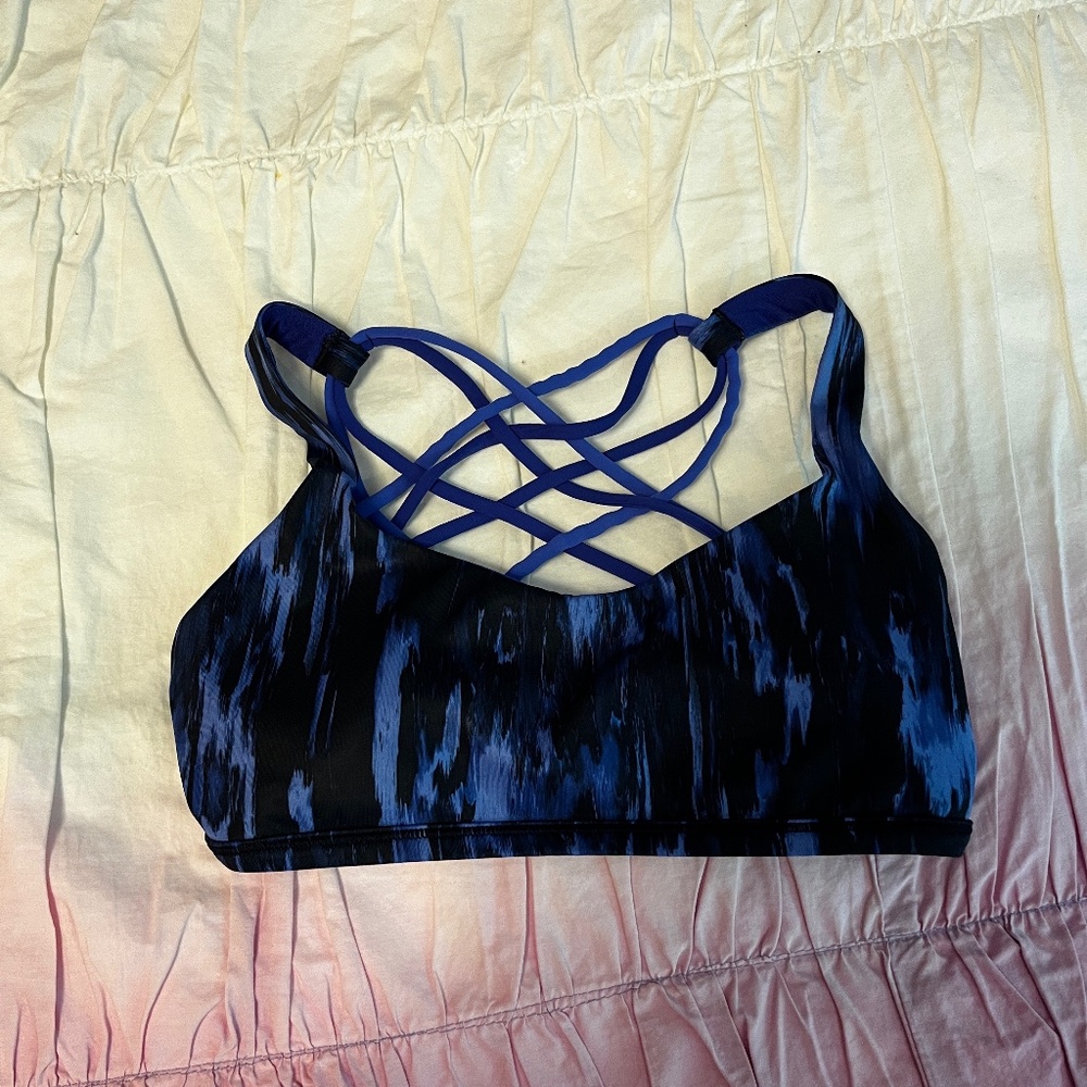 Lululemon free to be bra size 4